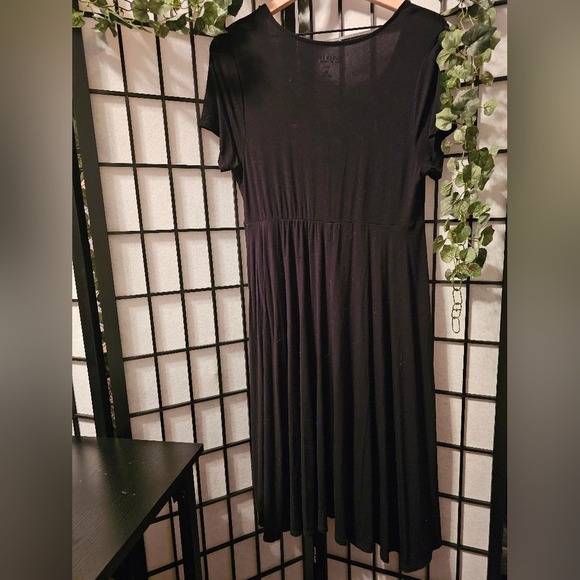 Torrid Super Soft Black Knit V-Neck Cinched Bust High-Low Pocket Dress 00‎ L/XL - Picture 2 of 4
